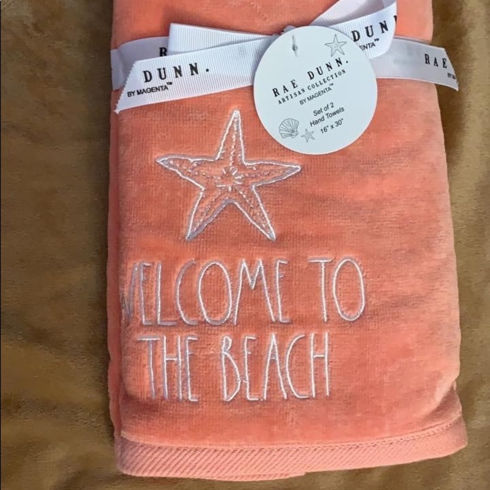 Rae Dunn 2 piece hand towel set